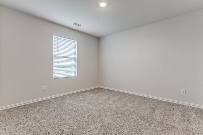 Building Photo - 5011 Bellhurst Dr
