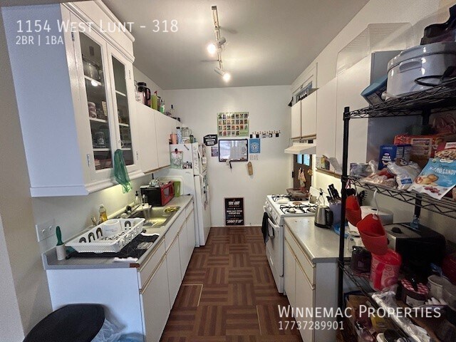 Building Photo - 1154 West Lunt-318