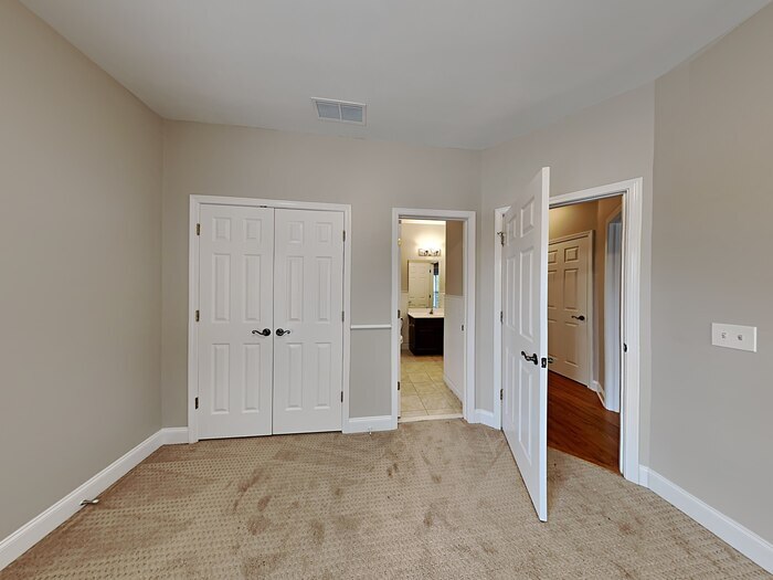 Building Photo - 1350 Lamont Cir