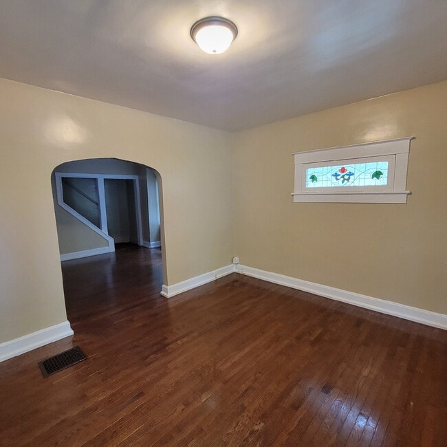 Building Photo - Beautiful 3 Bedroom