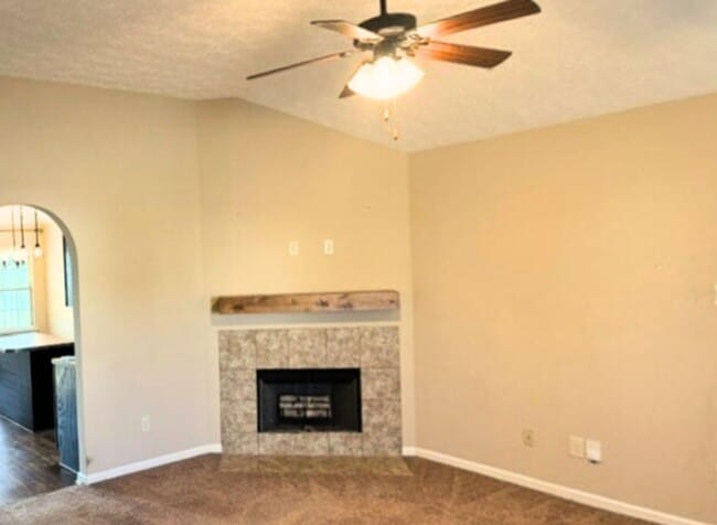 Building Photo - AVAILABLE NOW!!!