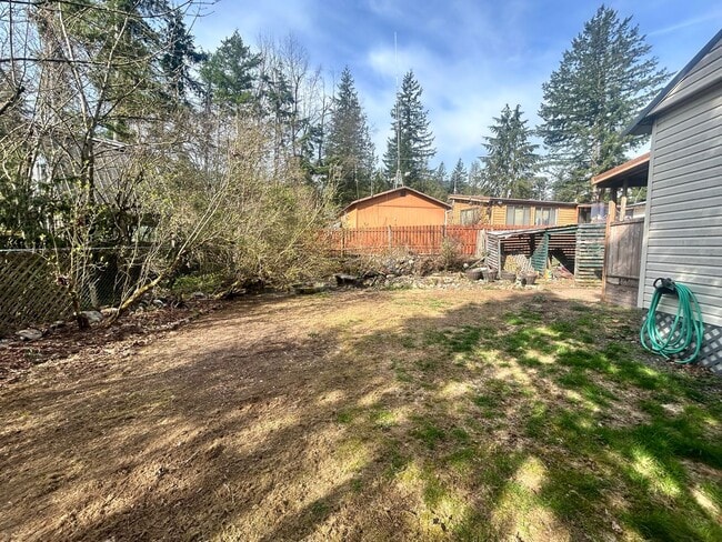 Building Photo - Adorable 2 Bedroom House for Rent in Maple...