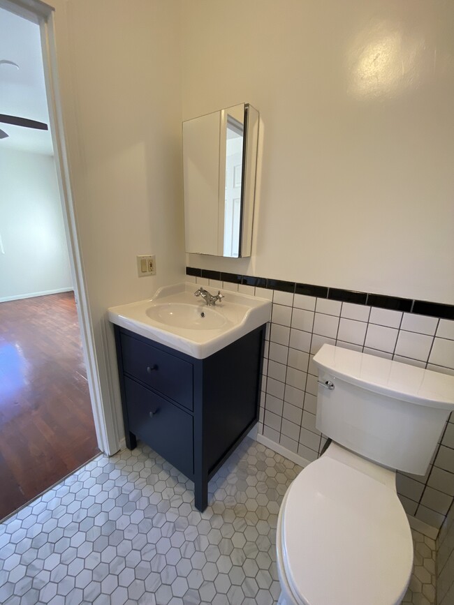 Building Photo - 1579 Cerro Gordo St