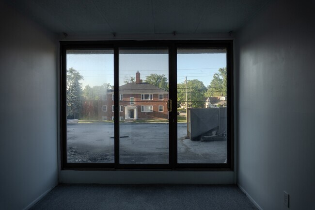 Building Photo - 2440 Noble Rd