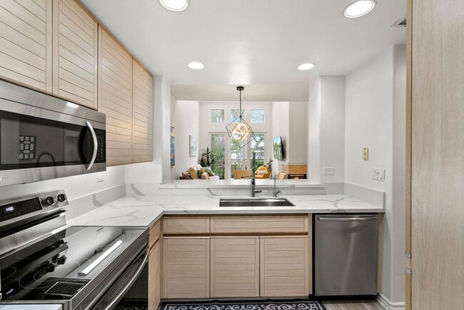 Building Photo - Elegant Furnished Penthouse Retreat with Treetop Views