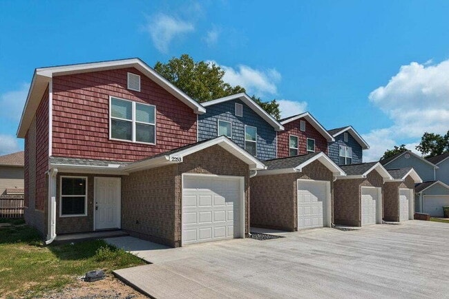 Primary Photo - "Charming 2-Bedroom Townhouse with 2.5 Bat...