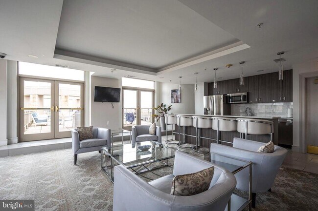 Building Photo - 3600 S Glebe Rd