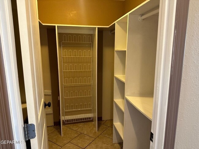 Building Photo - 408 Fresno Dr