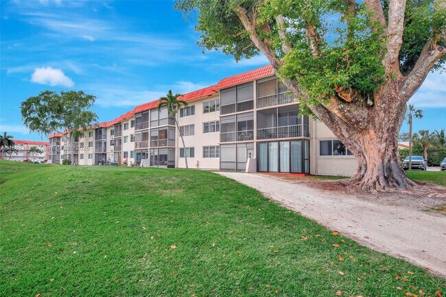 Building Photo - 8980 S Hollybrook Blvd