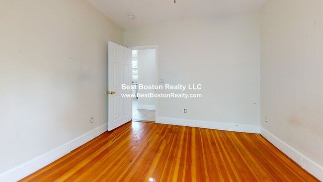 Building Photo - 11 Stanley Ave