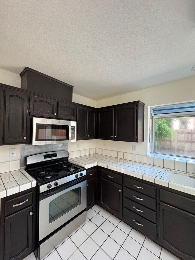 Building Photo - Ready to Move? Pet Friendly