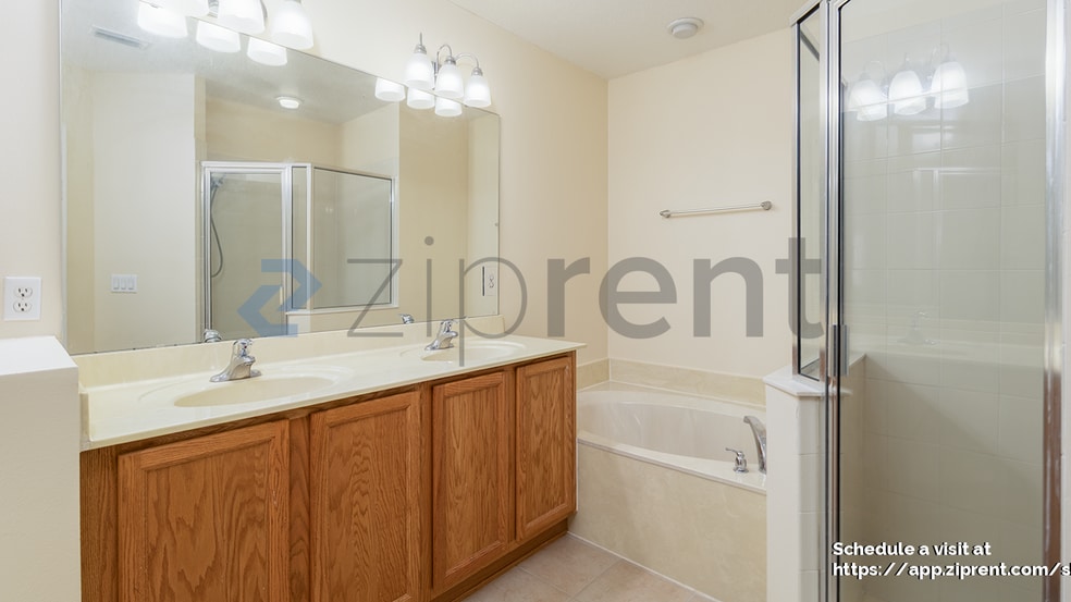 Building Photo - 10679 Regent Square Dr