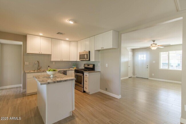 Building Photo - 816 E Seldon Ln