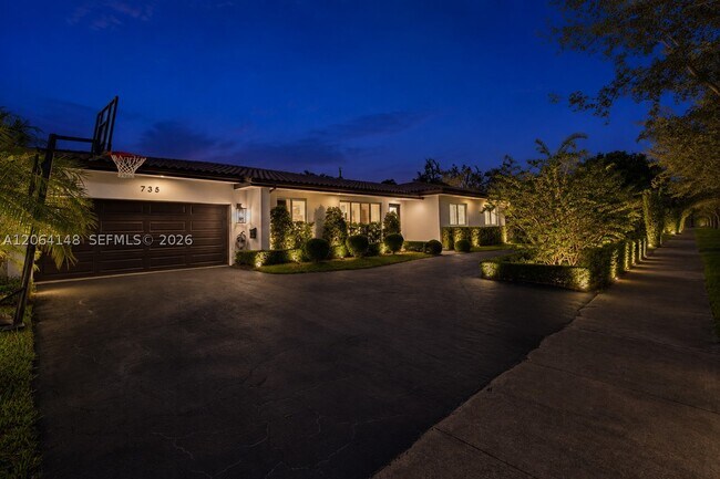 Building Photo - 735 Benevento Ave