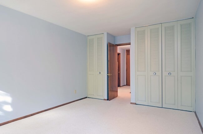 Building Photo - Cozy 1 bed 1 bath condo in Mpls! Shared po...