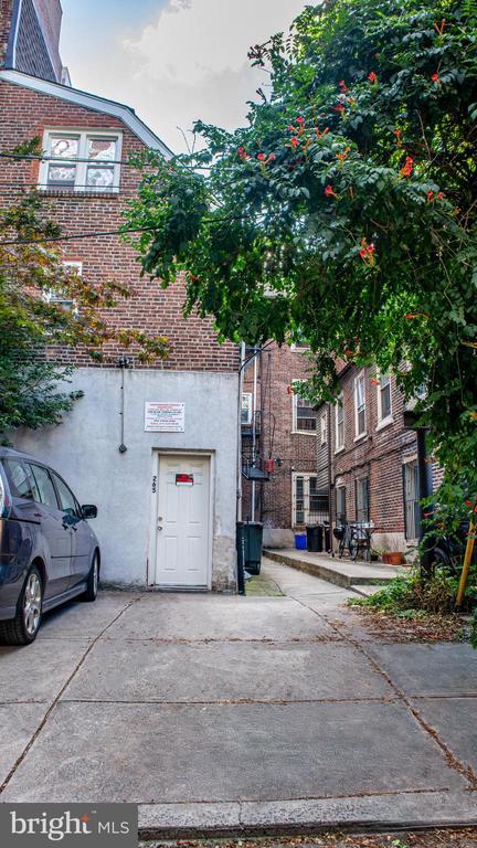 Building Photo - 265 S 9th St