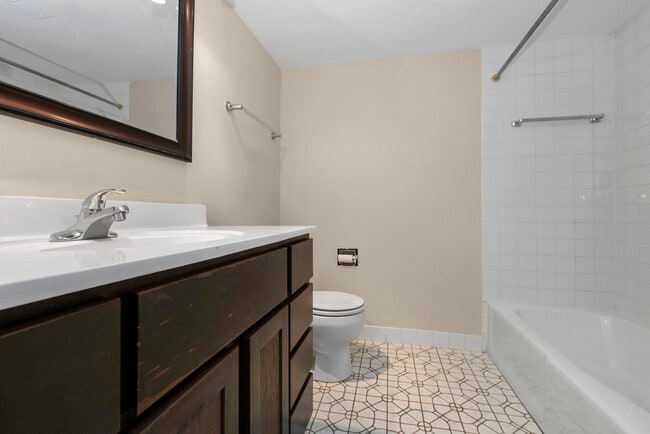 Building Photo - 13616 Lamon Ave