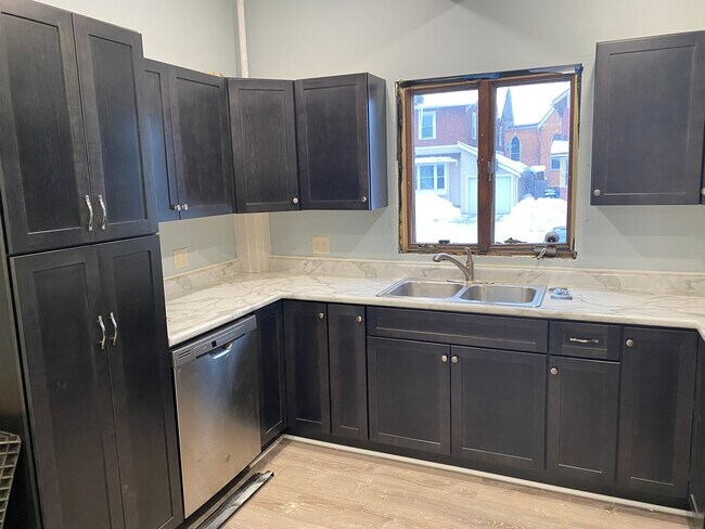 Building Photo - 204 Carroll St