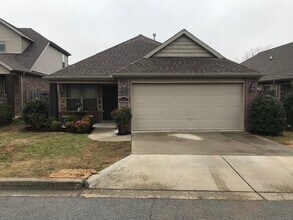 Building Photo - Adorable 3 Bedroom w/ Excellent Location!