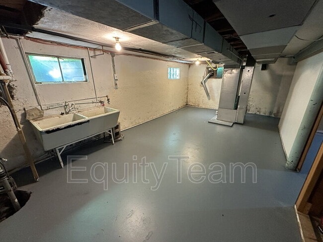 Building Photo - 10541 Eltzroth Rd