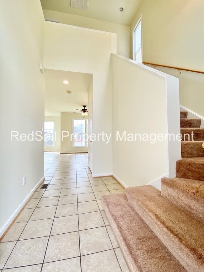 Building Photo - Crowne Pointe home available!