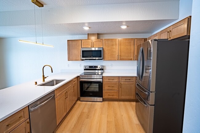 Building Photo - 1967 S Cherry Ln