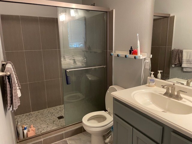 Master bath - 423 Twin Lakes Ln