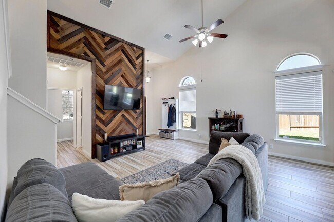Building Photo - 1301 Sunny Meadows Loop