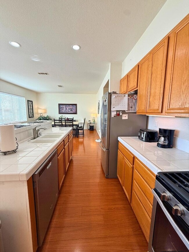 Building Photo - 14115 Desert Rose St