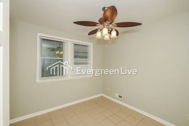 Building Photo - 237 Russet Woods Dr