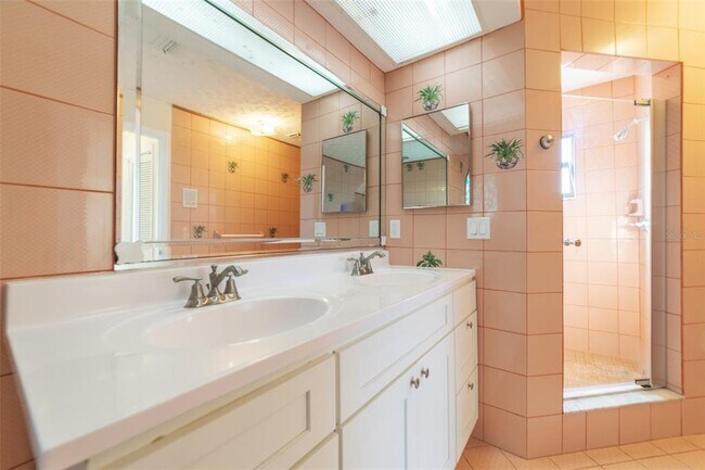 Building Photo - 5521 W Shr Dr