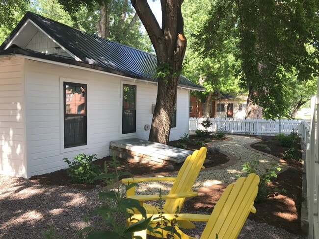 Building Photo - 420 N Pikes Peak Ave