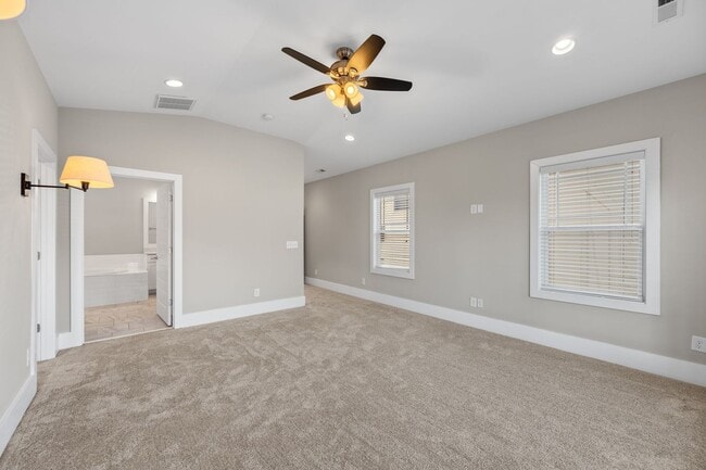 Building Photo - 835 Gale Ln