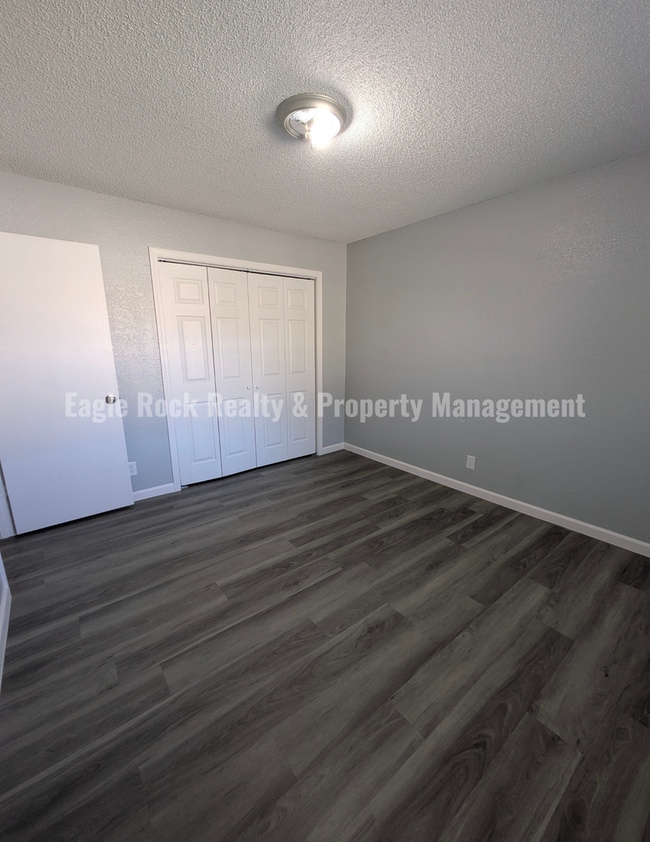 Building Photo - East Tulsa Duplex Unit for Rent (2beds/1.5baths)