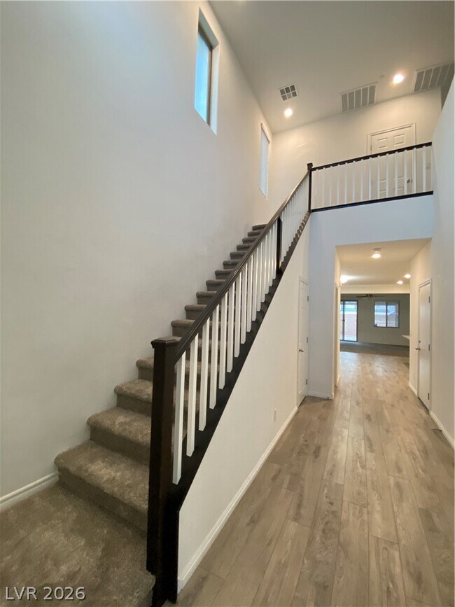 Building Photo - 3176 Fern Nook Ave