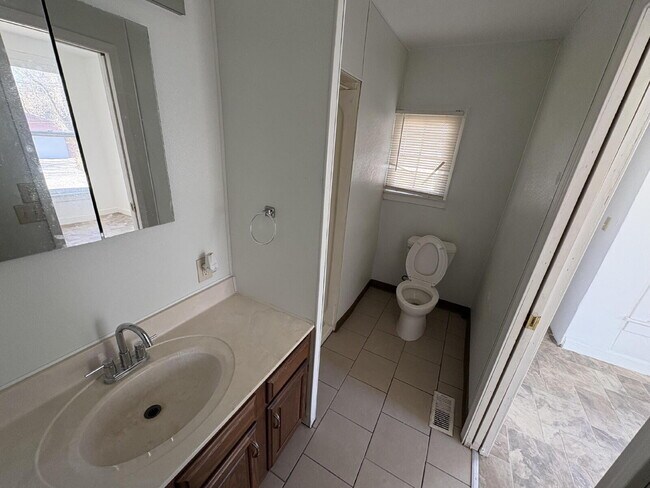 Building Photo - Move in ready home for lease.