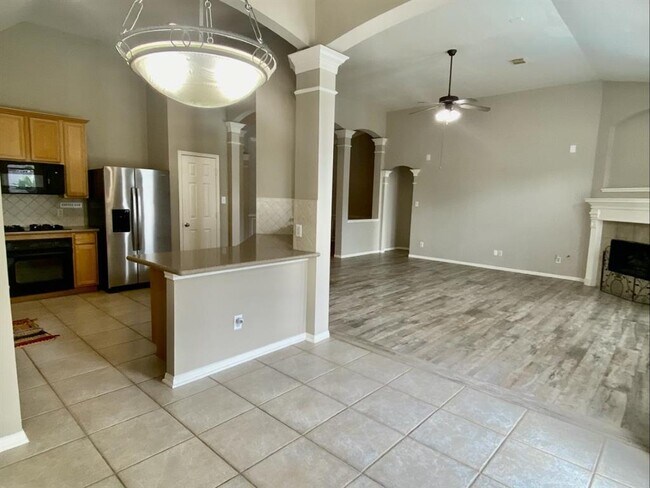 Building Photo - 7807 Highland Glen Dr