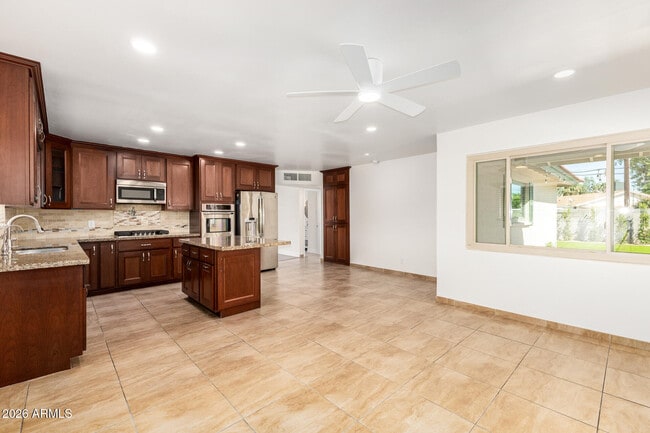 Building Photo - 3507 N Apache Way