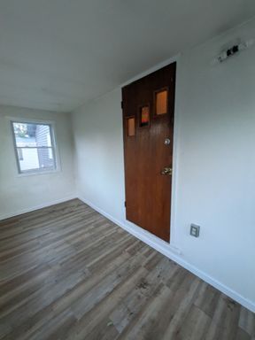 Building Photo - Beautifully updated 2 bed 1 bath apartment in Beaver Falls!