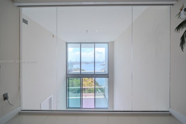 Building Photo - 900 Biscayne Blvd