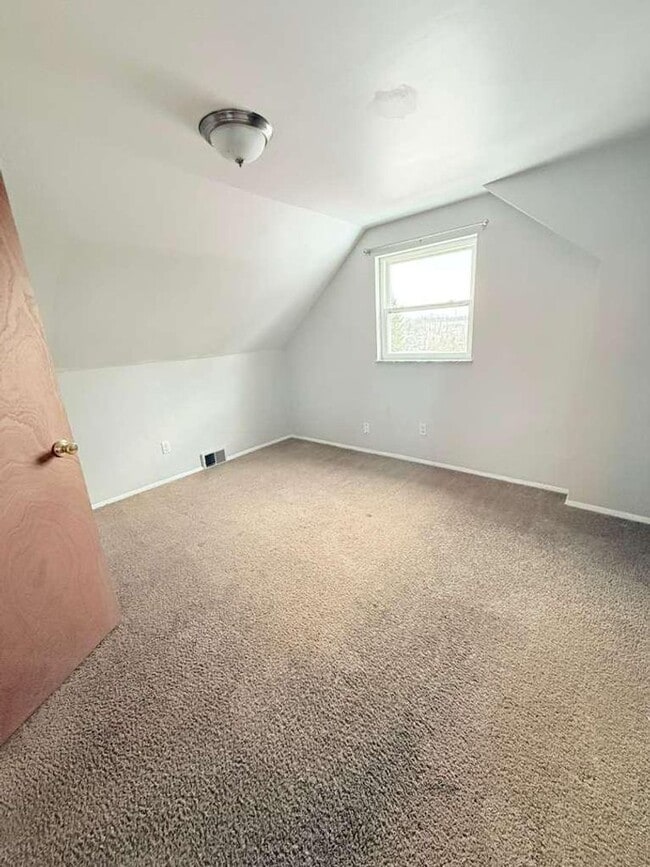 Building Photo - Beautiful UPDATED 4bd 2ba Home in Penn Hills!