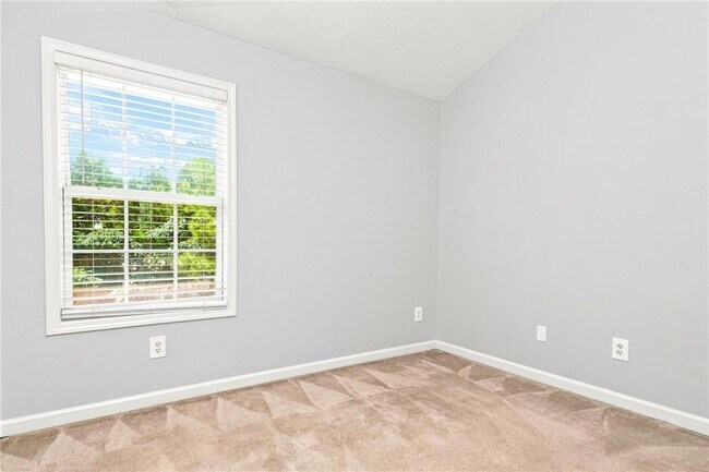 Building Photo - 8643 Thomas Ln