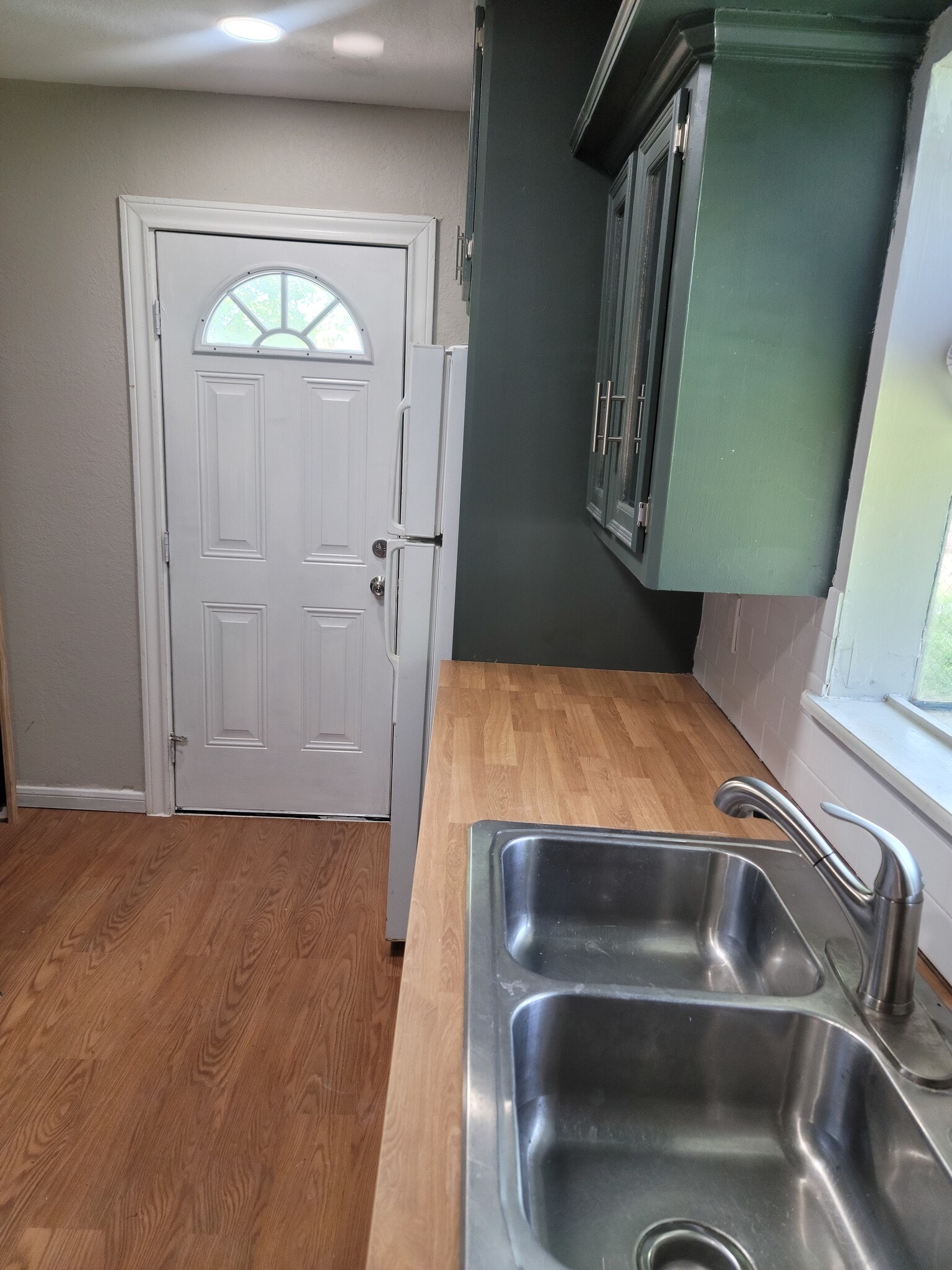 Kitchen has a huge bay window and access to the backdoor (great for a breeze and entertaining). - 1714 N Avenue H