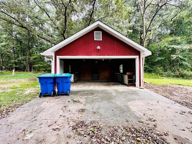 Building Photo - 6150 Mallory Rd