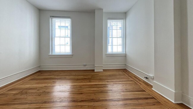 Building Photo - 1 bed / 1 bath on King St.  ~ Move-in Augu...