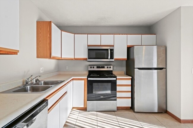 Building Photo - Well-Appointed 3-Bedroom, 3-Bathroom Townhome With Finished Basement and Patio