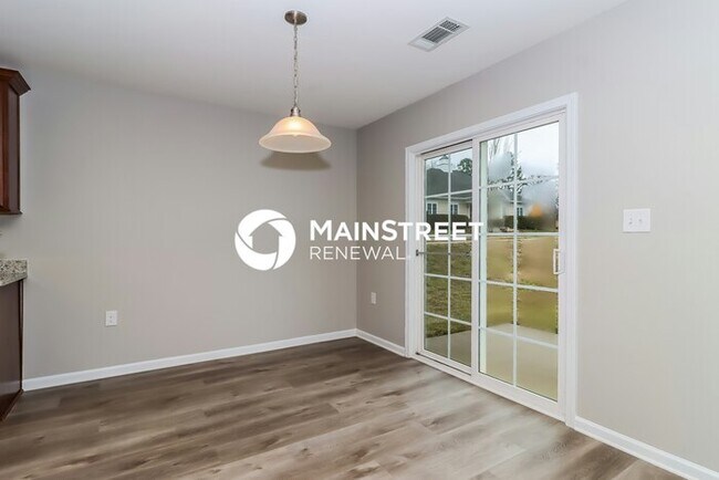 Building Photo - 4 Bedroom Pet-Friendly Home in Dallas, NC with Main Street Renewal
