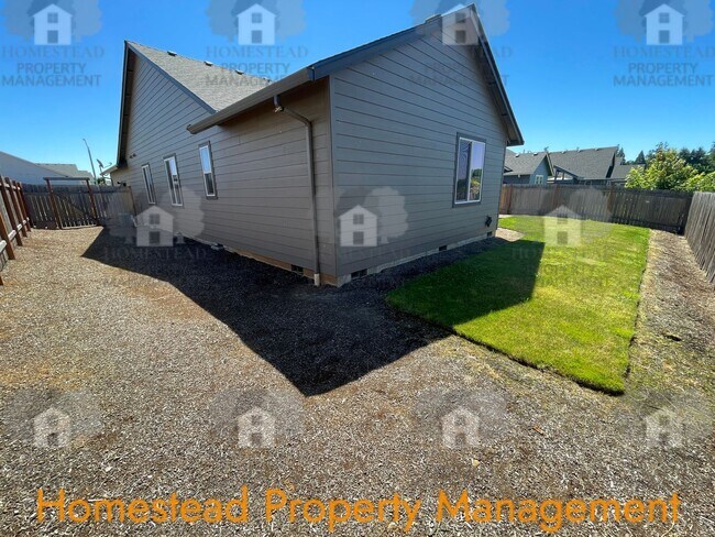 Building Photo - A HOME FOR THOSE WITH DISCERNING TASTE!