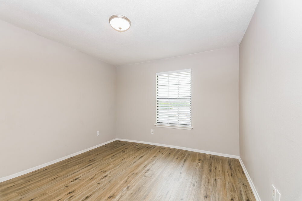 Building Photo - 2325 Woodhollow Ave