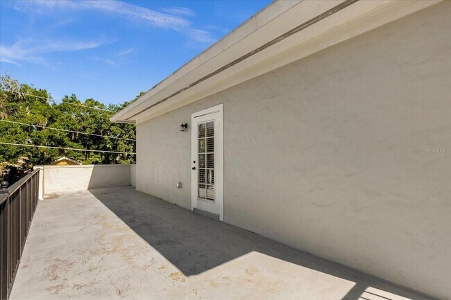 Building Photo - 875 Miles Ave